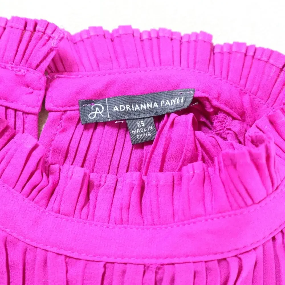 Adrianna Papell Size XS Sleeveless Pleated Blouse Keyhole Fuchsia Pink - Picture 8 of 9